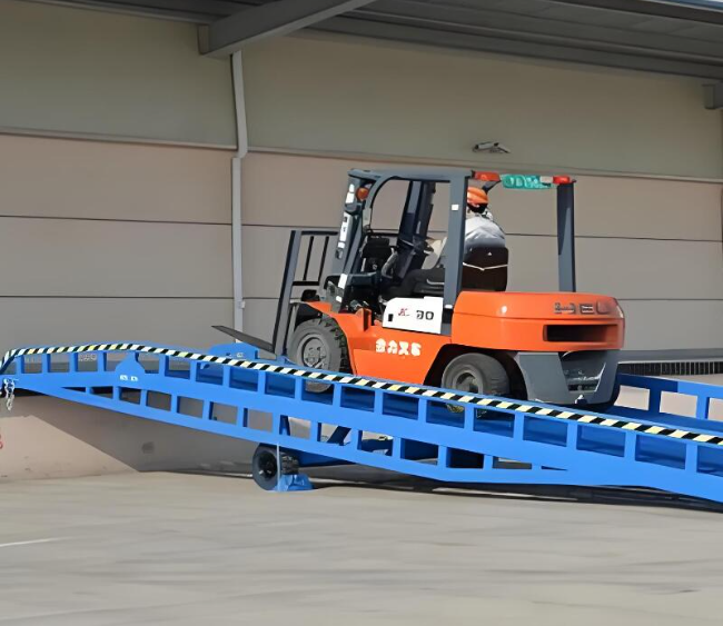 铁西移动式卸货平台（叉车用）